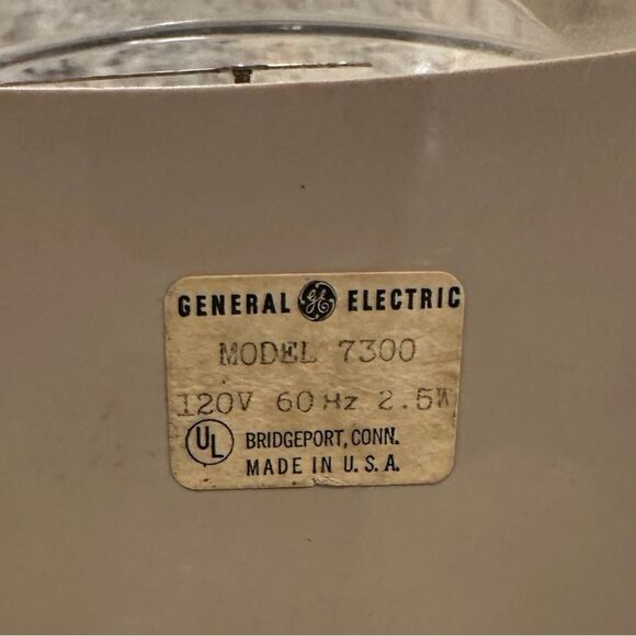 Vintage General Electric Mid-Century Alarm Clock - Picture 9 of 9